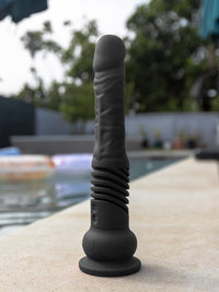 Thrusting-vibrating-dildo, Black